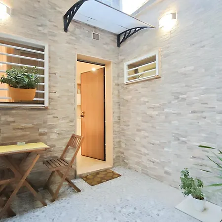 アパート Under Dante